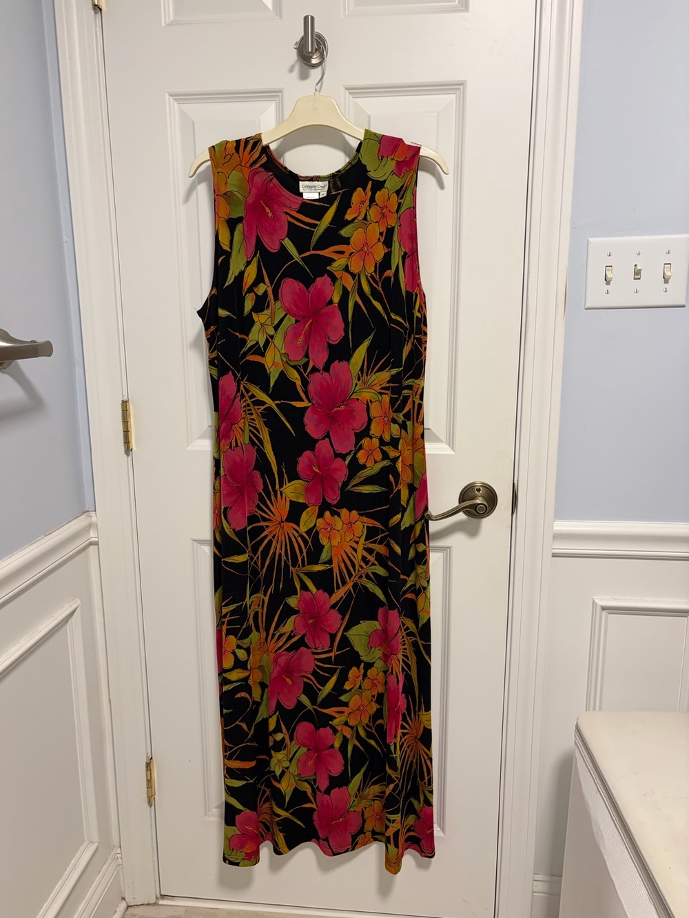 Coldwater Creek women’s plus 1x sleeveless midi dress. Black/floral print.